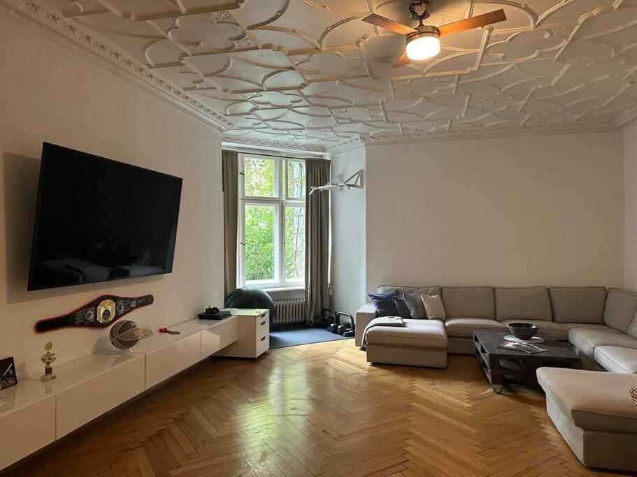 Grosses Apartment Am Kudamm Berlim Exterior foto